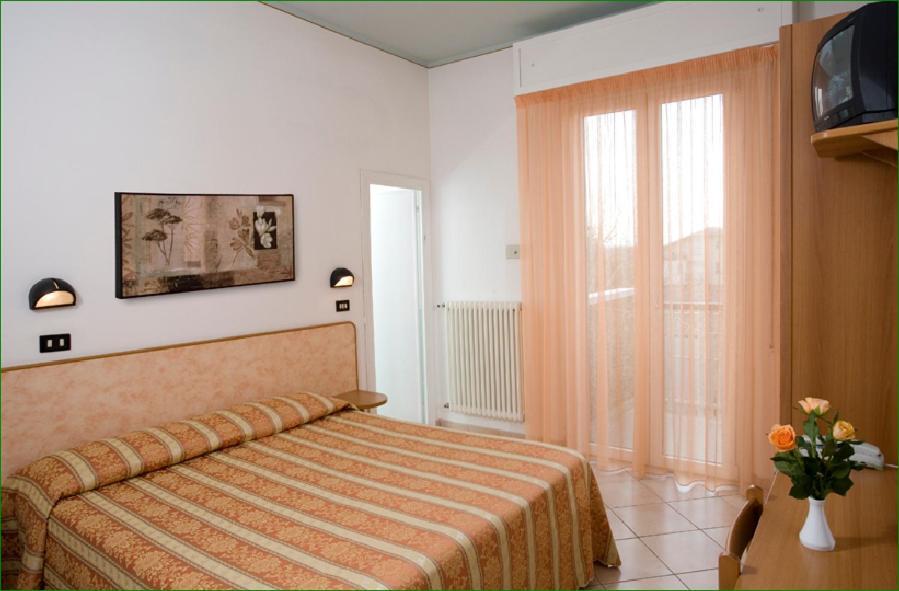 רימיני Hotel Verdemare מראה חיצוני תמונה
