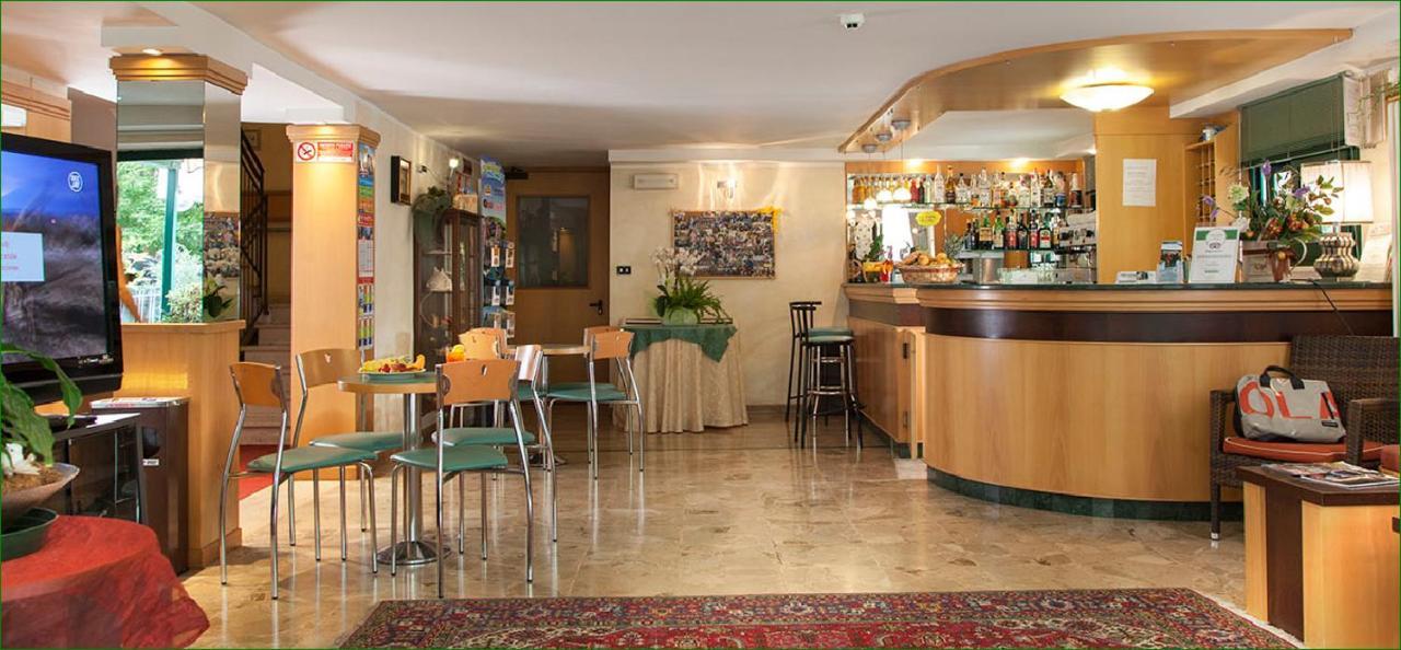 רימיני Hotel Verdemare מראה חיצוני תמונה