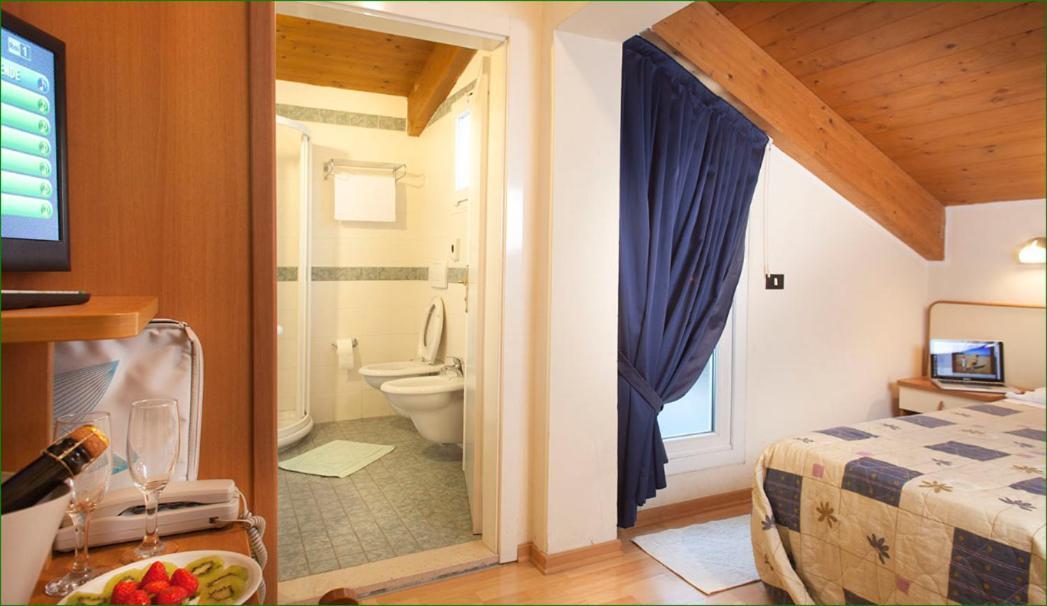 רימיני Hotel Verdemare מראה חיצוני תמונה